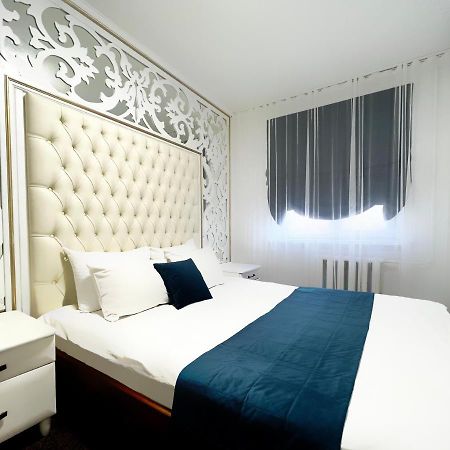 Enrico Hotel Днепър Екстериор снимка