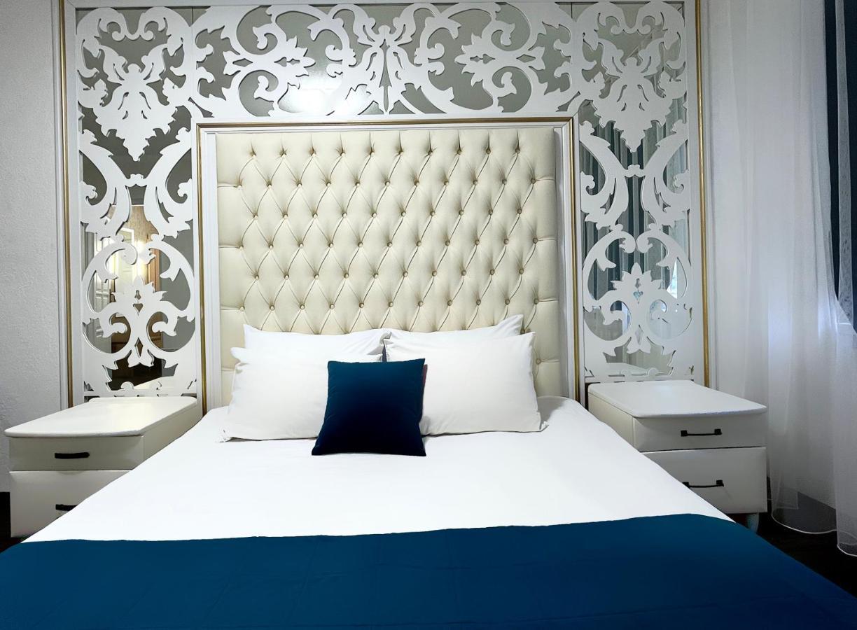 Enrico Hotel Днепър Екстериор снимка