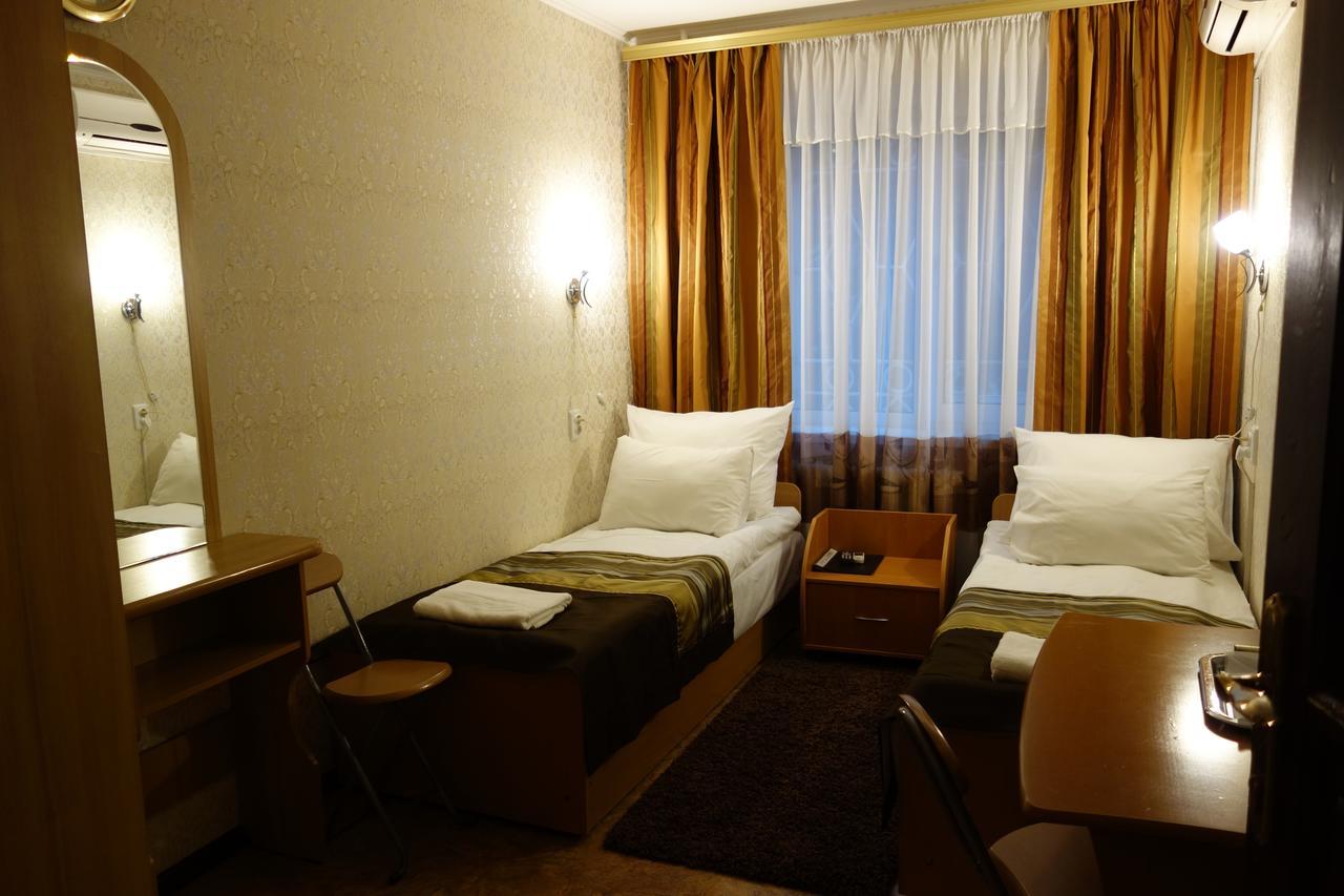 Enrico Hotel Днепър Екстериор снимка
